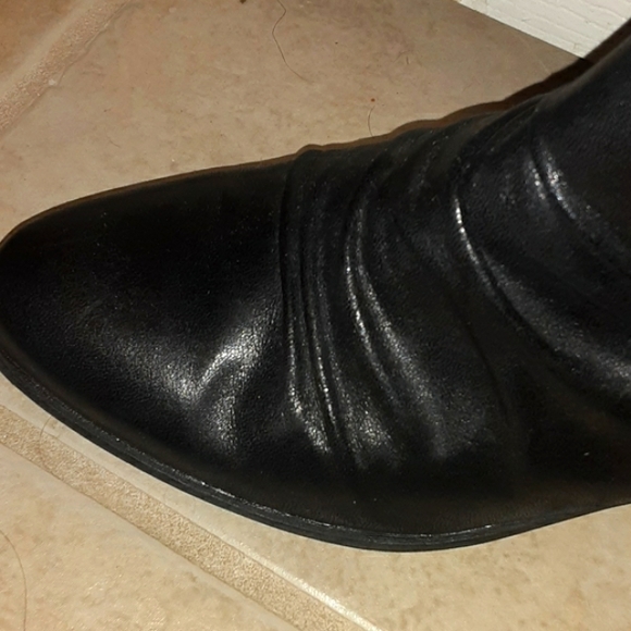 Baretraps black Gineva boot w/ western ruching NWOT: size 9 - Picture 3 of 9